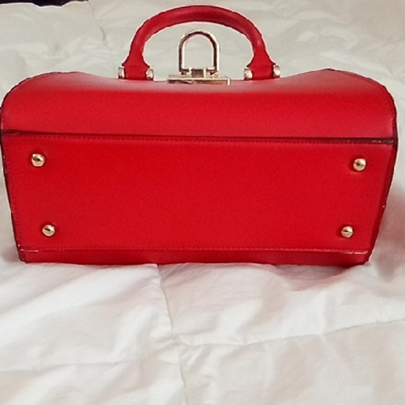 Elegant Red Handbag - Picture 8 of 12